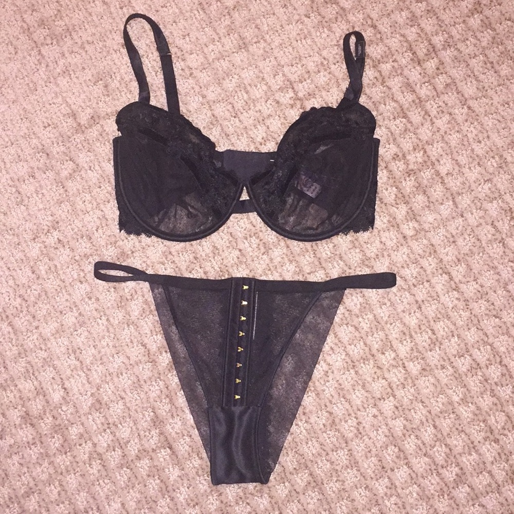 VS Luxe Velvet & Sheer Mesh Demi & Brazilian Set